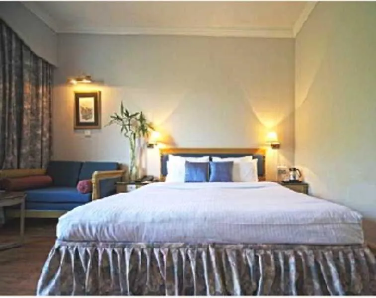 Hotel Clarks Varanasi Limited 5*,